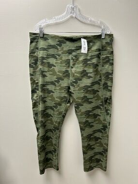 Ricki’s Women’s Green Camo Capri Leggings